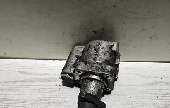 Volkswagen PASSAT B3 Power steering pump 7671501103 767195514