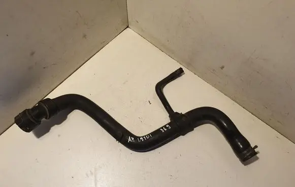 Audi A4 S4 B5 8D Engine coolant pipe/hose 4B0121101E