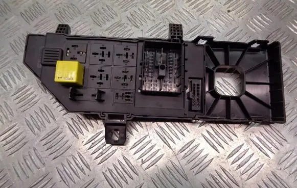 Opel Vectra C High voltage junction box 13223679