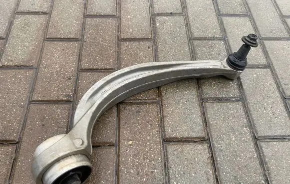 Audi Q7 4M Front lower control arm/wishbone 4M0407695C
