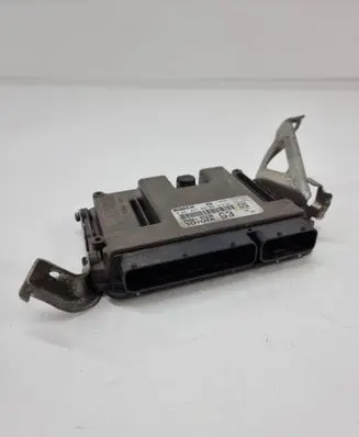 Toyota Avensis T270 Engine control unit/module 8966105g30