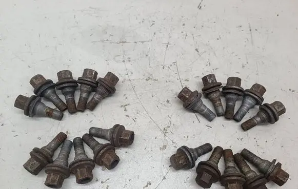 Citroen C4 II Picasso Nuts/bolts 