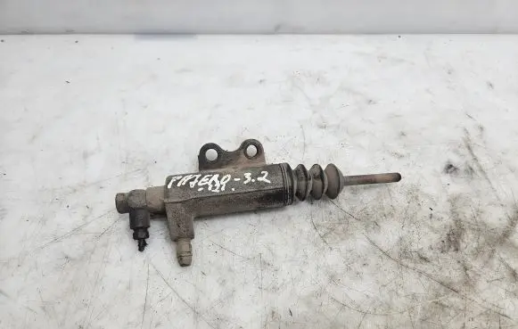 Mitsubishi Pajero Clutch master cylinder