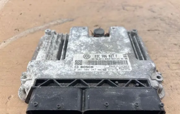 Volkswagen Tiguan Engine control unit/module 03C906027F 0261S04347