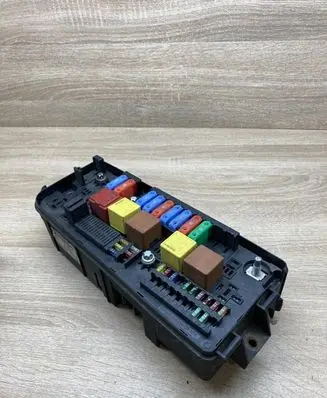 Opel Signum Fuse module 13144708
