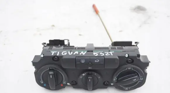Volkswagen Tiguan Climate control unit