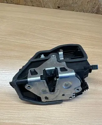 BMW X4 F26 Front door lock 1120085