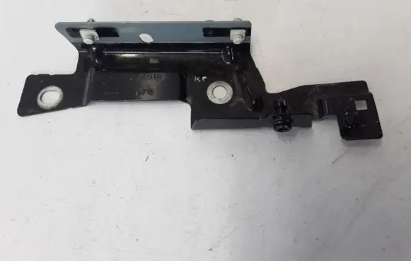 Renault Captur Fender mounting bracket 631235481R