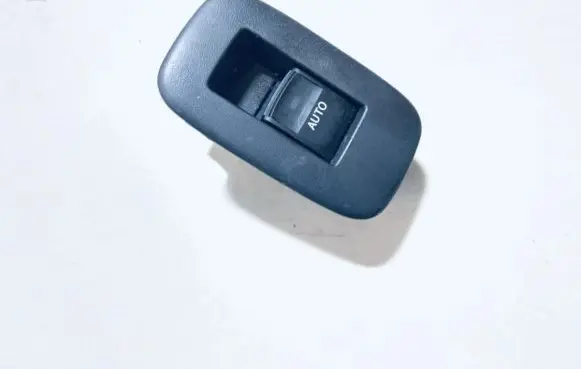 Toyota Auris 150 Electric window control switch