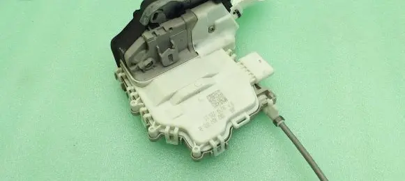 Audi Q5 SQ5 Front door lock 8X2837015B
