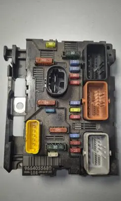 Citroen C4 I Picasso Fuse module 9664055680