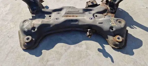 Hyundai i40 Front subframe 624013Z100