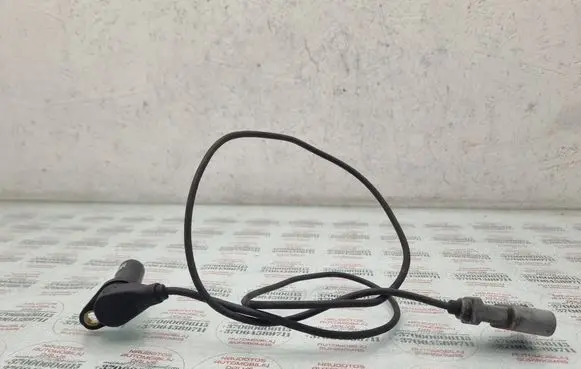 Volkswagen PASSAT B5.5 Crankshaft position sensor 038907319E
