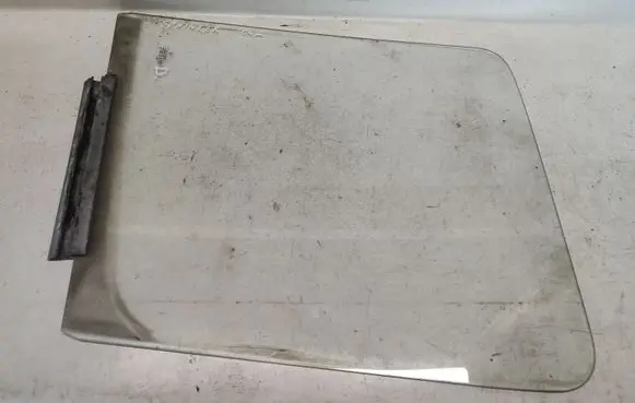 Mercedes-Benz Sprinter W901 W902 W903 W904 Front door window glass four-door