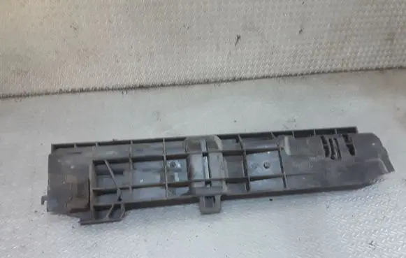 BMW 1 E81 E87 Radiator mount bracket 11074810
