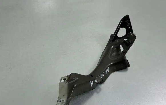 Audi A6 S6 C7 4G Fender mounting bracket 4G0821135A