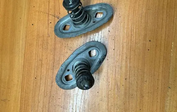 BMW 5 E39 Engine bonnet/hood lock/latch loop/hook 8175594 5123