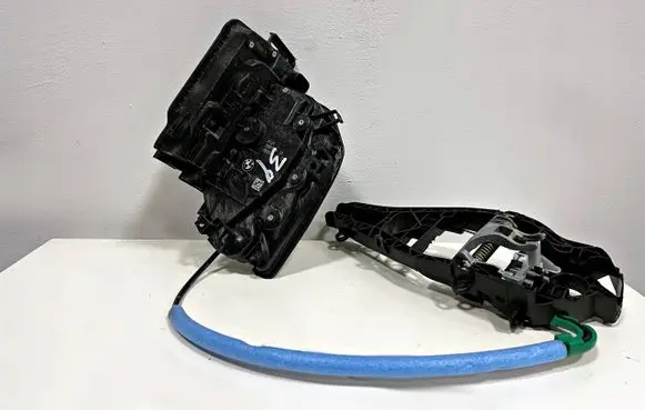BMW 2 F45 Front door lock 7281934