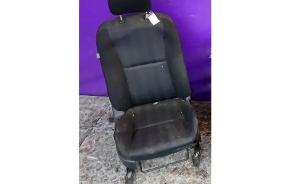 Mazda 3 II Front driver seat 