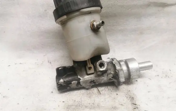 Volvo S40, V40 Master brake cylinder 311947