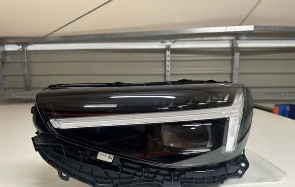 Volvo XC40 Headlight/headlamp 32404665