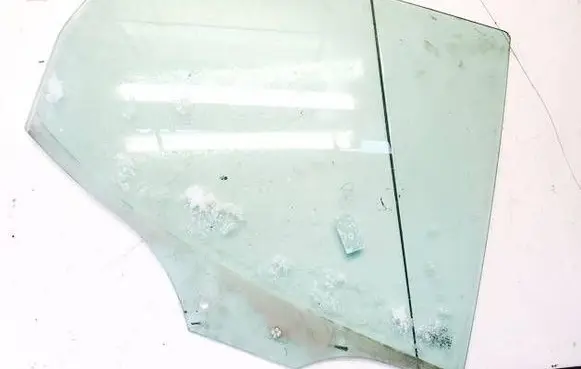 Mercedes-Benz A W168 Rear door window glass dot448as2m4