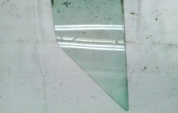 Volkswagen II LT Front door window glass four-door