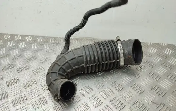 Seat Exeo (3R) Turbo air intake inlet pipe/hose 8E0129615Q