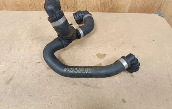 Mercedes-Benz GLC X253 C253 Engine coolant pipe/hose A2535018382