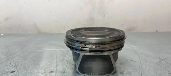 Ford Mustang VI Piston EJ7Z6108E