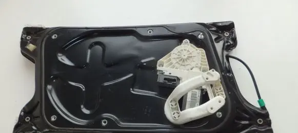 Land Rover Discovery 3 - LR3 Front door window regulator with motor CUH500101