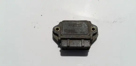 Audi 100 200 5000 C3 Ignition amplifier control unit 211905351 835133