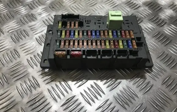 Mini One - Cooper R50 - 53 Fuse box set 518030317 1509011