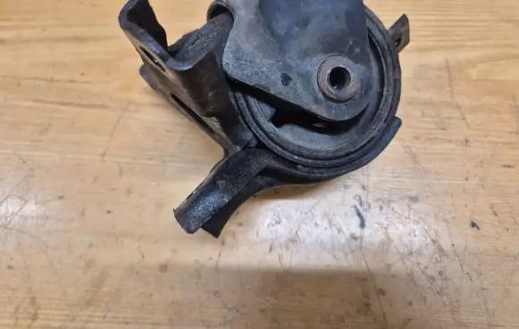 Hyundai Sonata Engine mount bracket 218343K000