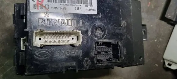 Renault Master II Comfort/convenience module P8200332202N 216754289D
