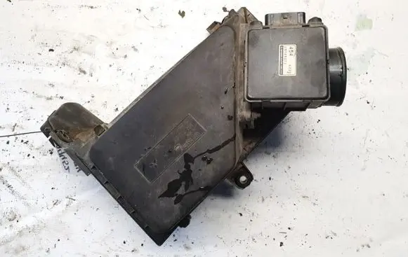 Mitsubishi Carisma Air filter box mb957381 224492