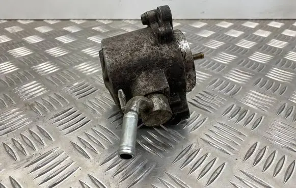 Mazda 6 Vacuum pump X2T58173