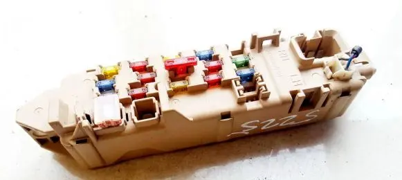 Mazda 323 Fuse box set 6L170892 6L17-0892