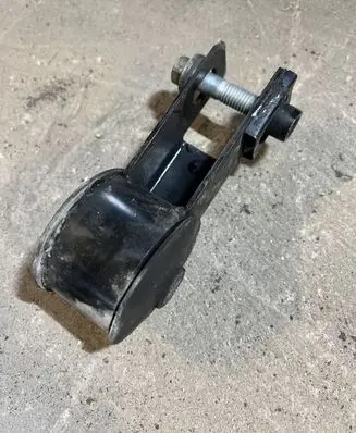 Land Rover Freelander Engine mount bracket