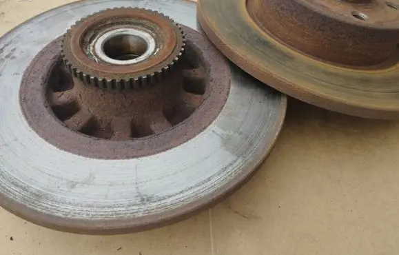 Renault Trafic III (X82) Rear brake disc 95523187