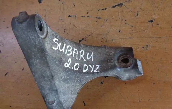 Subaru Legacy Engine mounting bracket