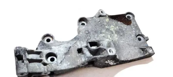 Volkswagen Touran I Engine mounting bracket 03G903143A