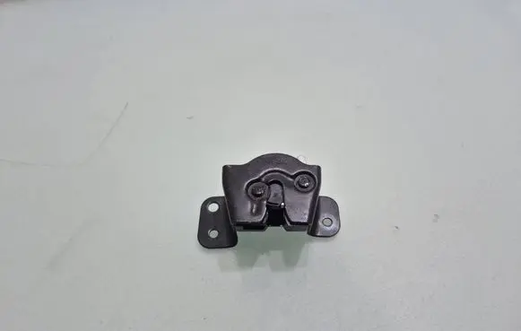 Hyundai Tucson JM Tailgate window lock/catch/latch 