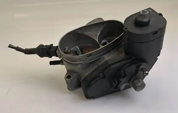 Audi A8 S8 D2 4D Throttle valve 077133063AE 0280120431 078133154