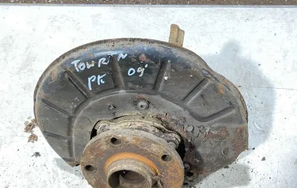 Volkswagen Touran I Front wheel hub spindle knuckle