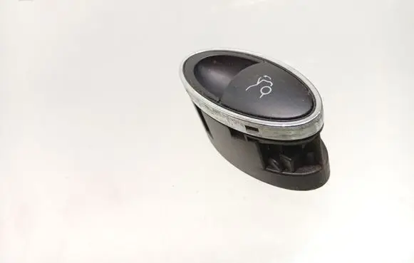 Mercedes-Benz CLS C219 Tailgate opening switch A2118211151