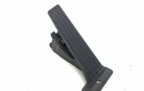 Accelerator throttle pedal