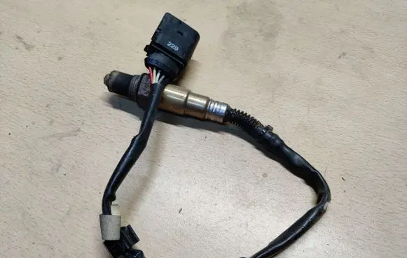Volkswagen Jetta VI Lambda probe sensor 06K906262