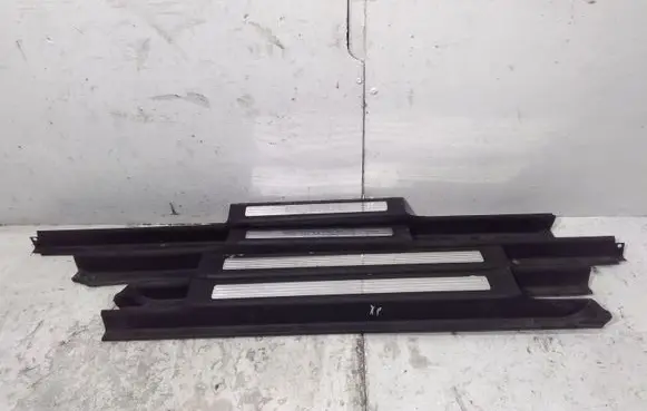 Mercedes-Benz R W251 Front sill trim cover