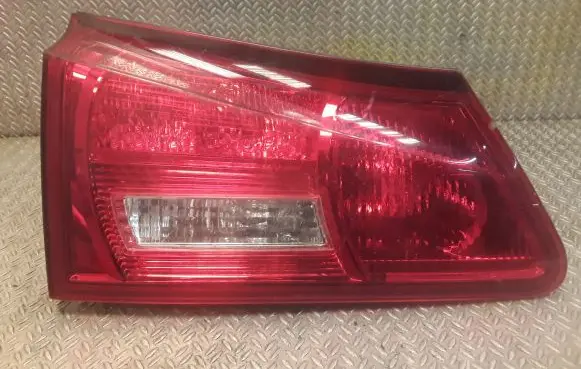 Lexus IS 220D-250-350 Tailgate rear/tail lights